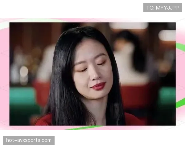 李梦训练完随手买矿泉水，掏出那只手链的气场把收银小姐吓懵了